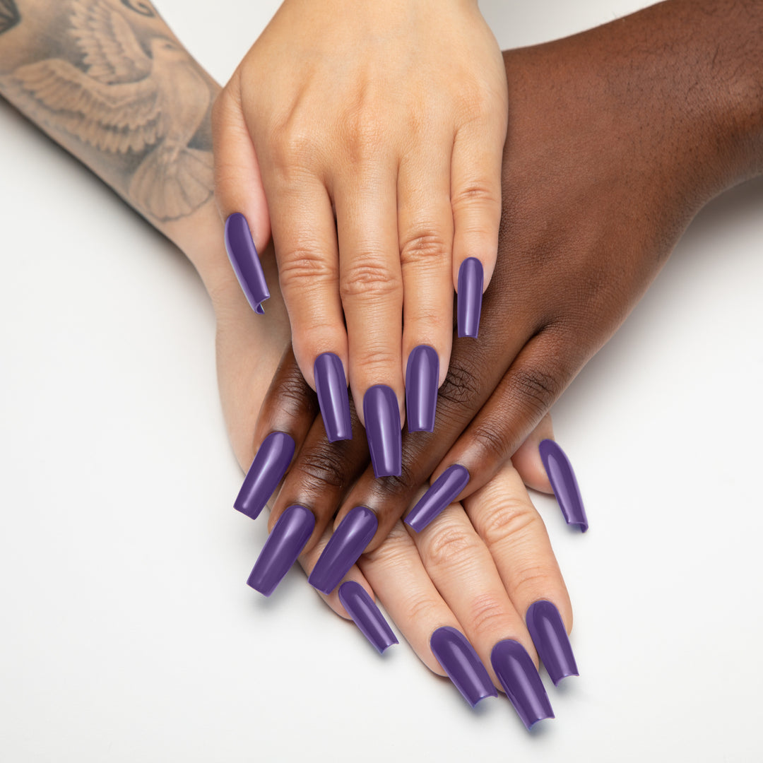 Aprés Gel Couleur HEMA &amp; TPO-free 336 Eggplant Emoji - on nails