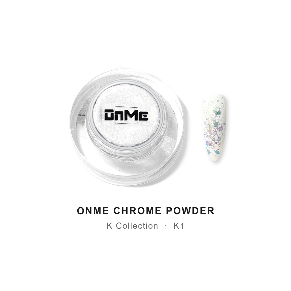 ONME Chrome Powder K1 – iridescent violet–green aurora chrome flakes 0.5 g, jar with nail swatch on white base