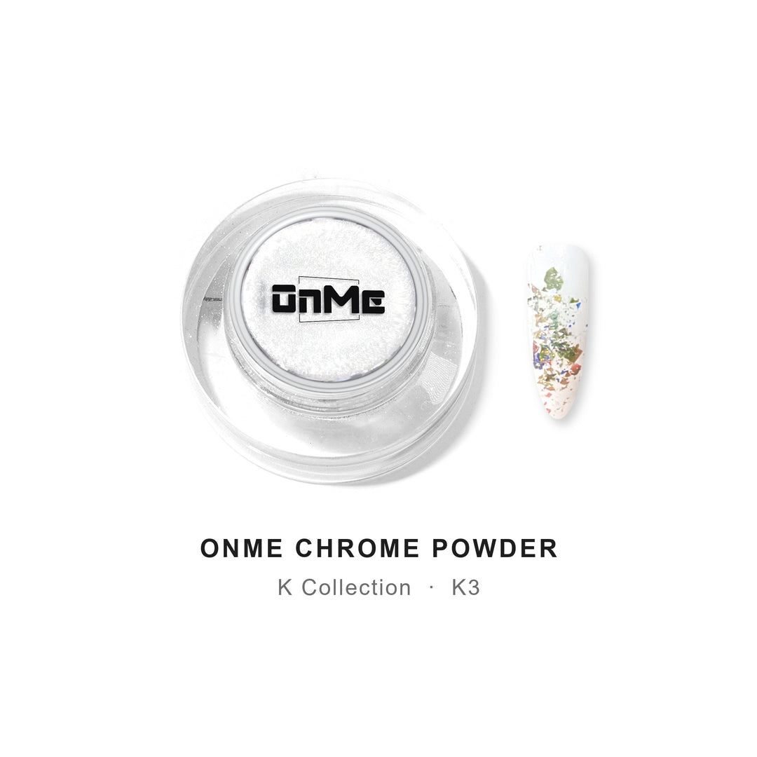 ONME Chrome Powder K3 – gold–green aurora chrome flakes 0.5 g, jar with nail swatch on white base
