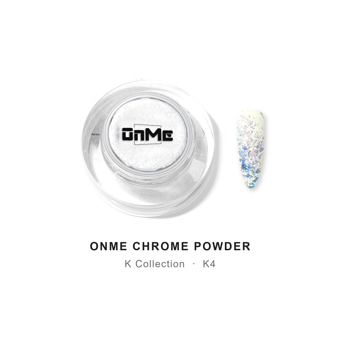ONME Chrome Powder K4 – blue–violet aurora chrome flakes 0.5 g, jar with nail swatch on white base