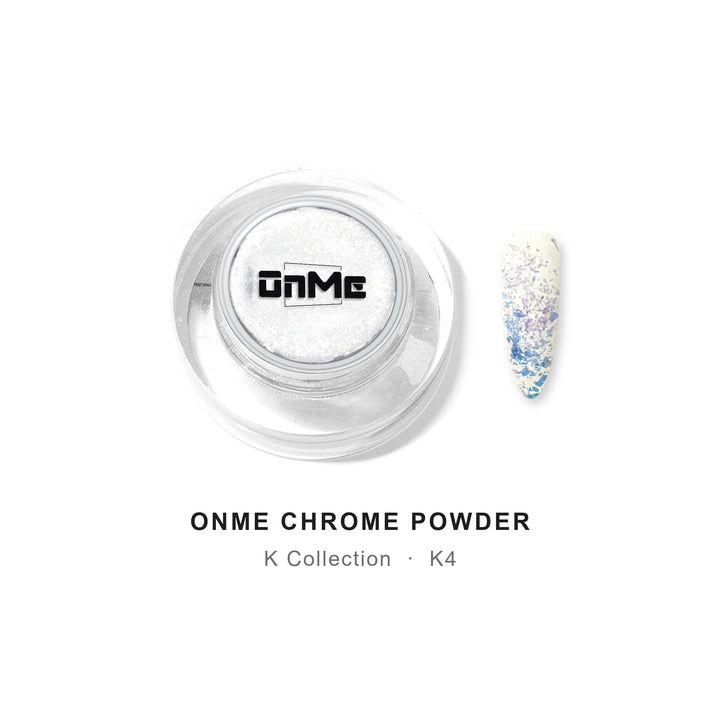 ONME Chrome Powder K4 – blue–violet aurora chrome flakes 0.5 g, jar with nail swatch on white base