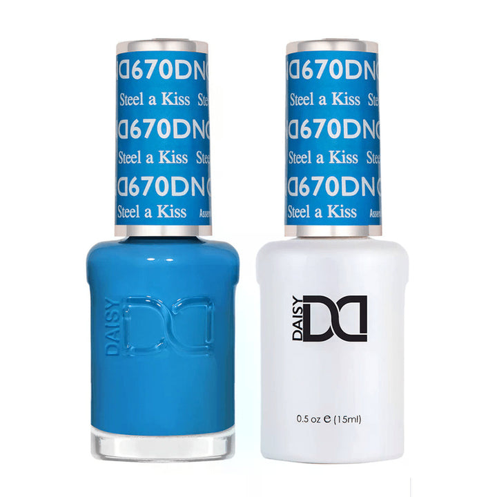 DND Duo 670 Steel a Kiss, gel polish and matching nail lacquer bottles