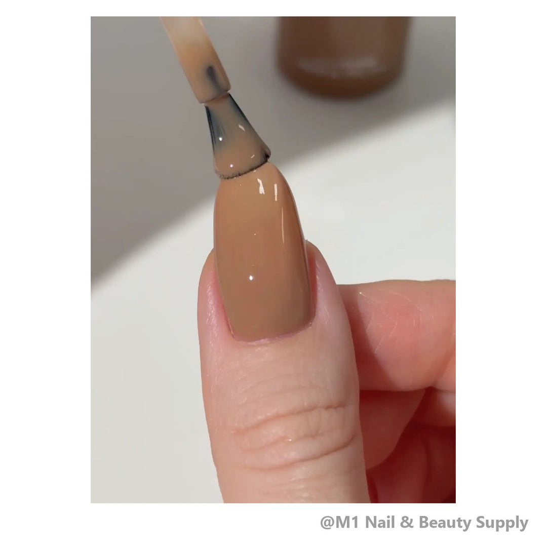 DND HEMA &amp; TPO Free 113 Jet-lagged In Grand Central - shown on nails