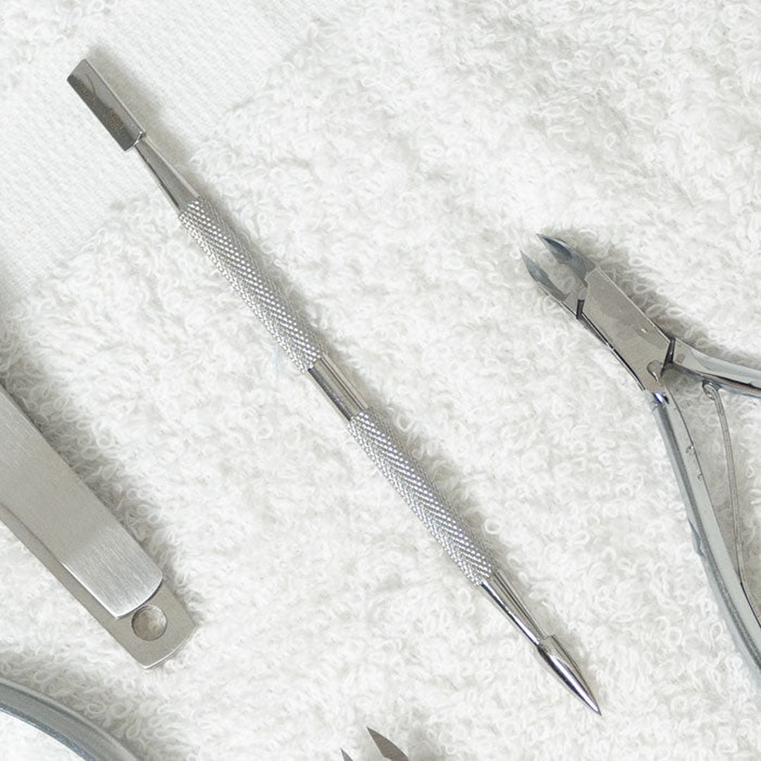 NGHIA S-504 cuticle pusher in use
