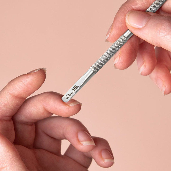 NGHIA S-505 cuticle pusher in use