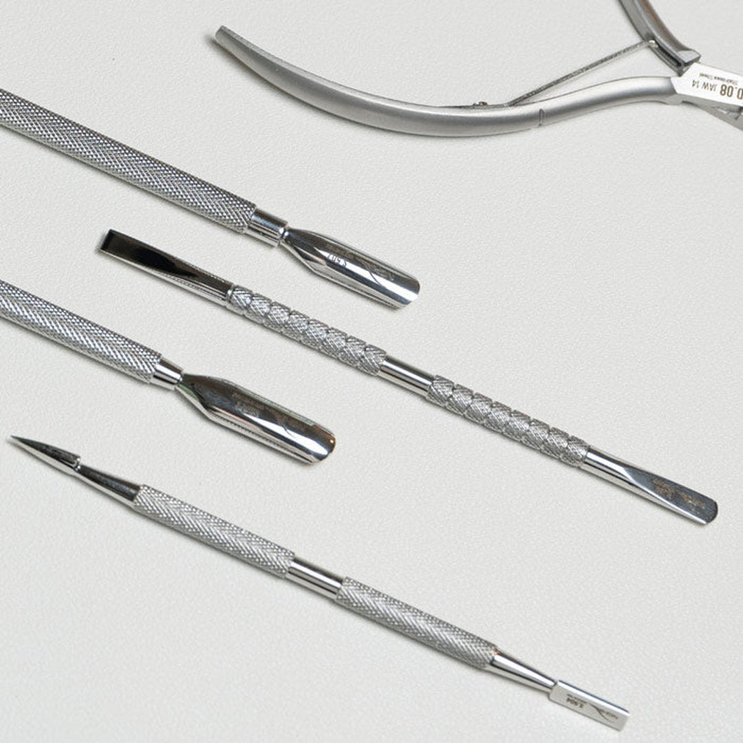 NGHIA S-505 cuticle pusher in use