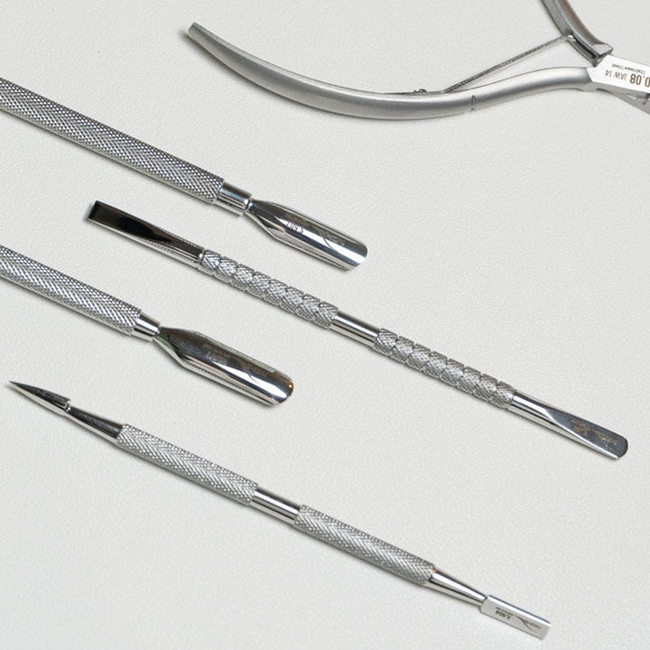 NGHIA S-505 cuticle pusher in use