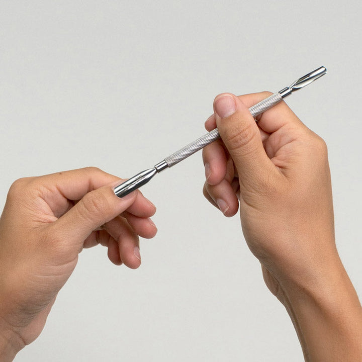NGHIA S-507 cuticle pusher in use