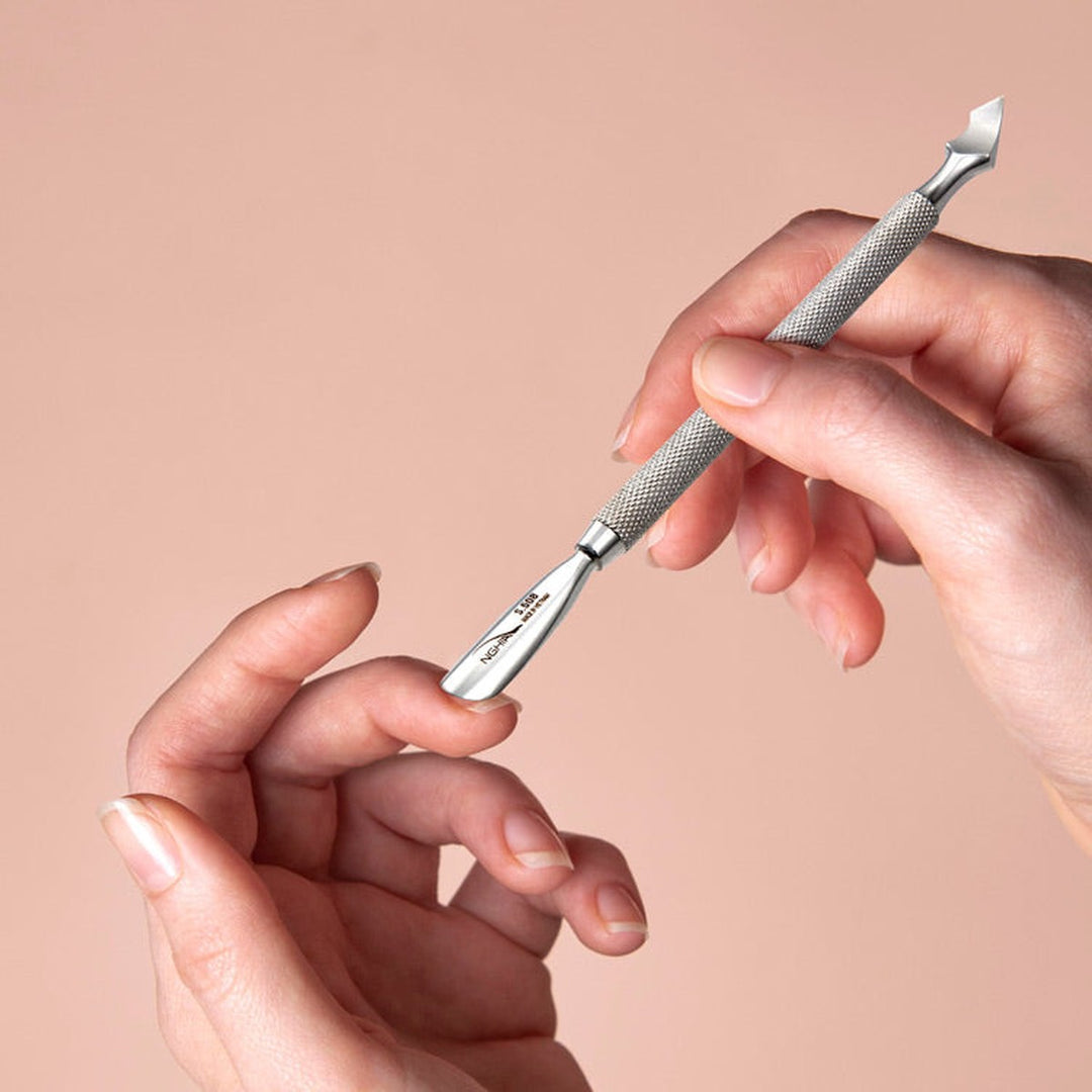 NGHIA S-508 cuticle pusher in use
