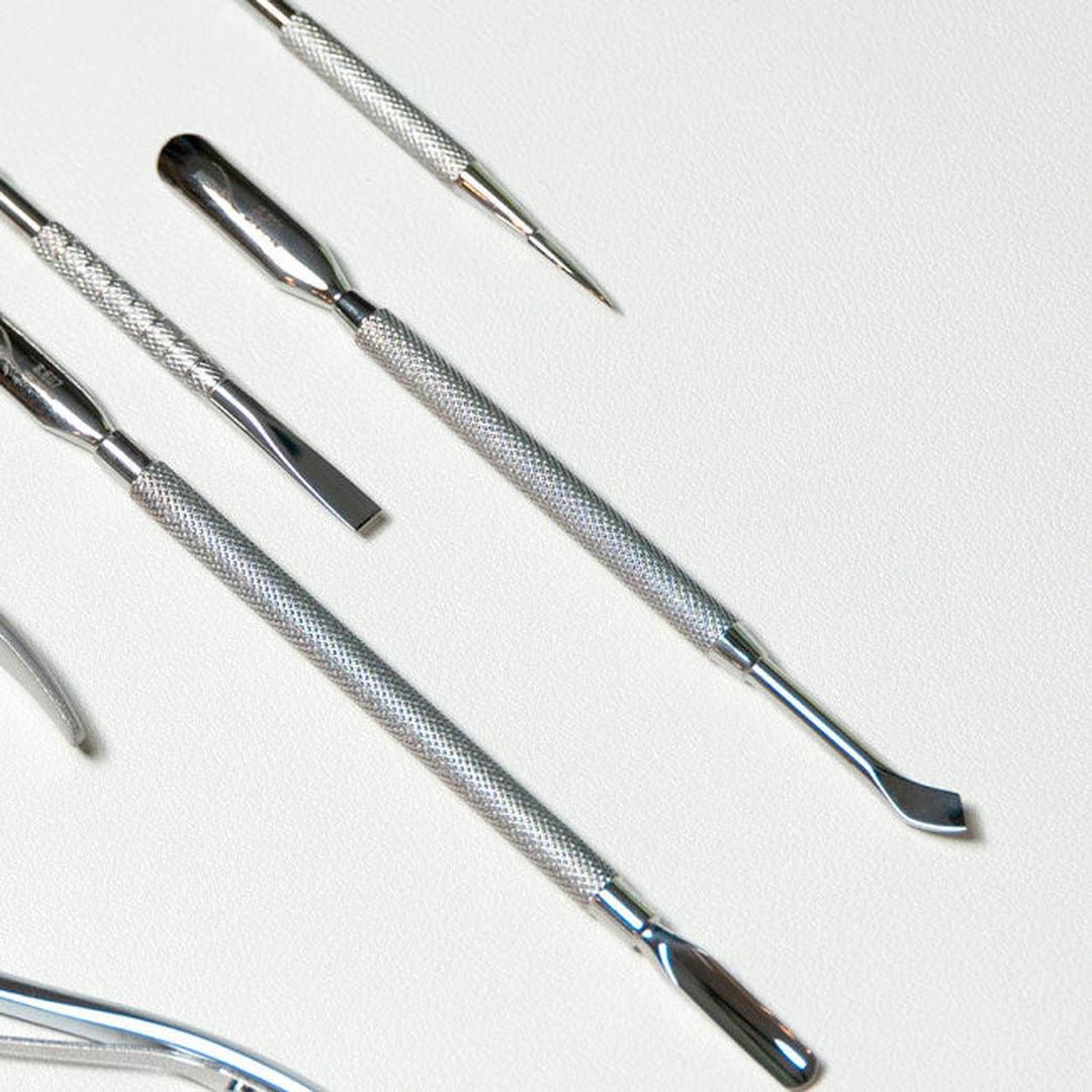 NGHIA S-511 cuticle pusher in use