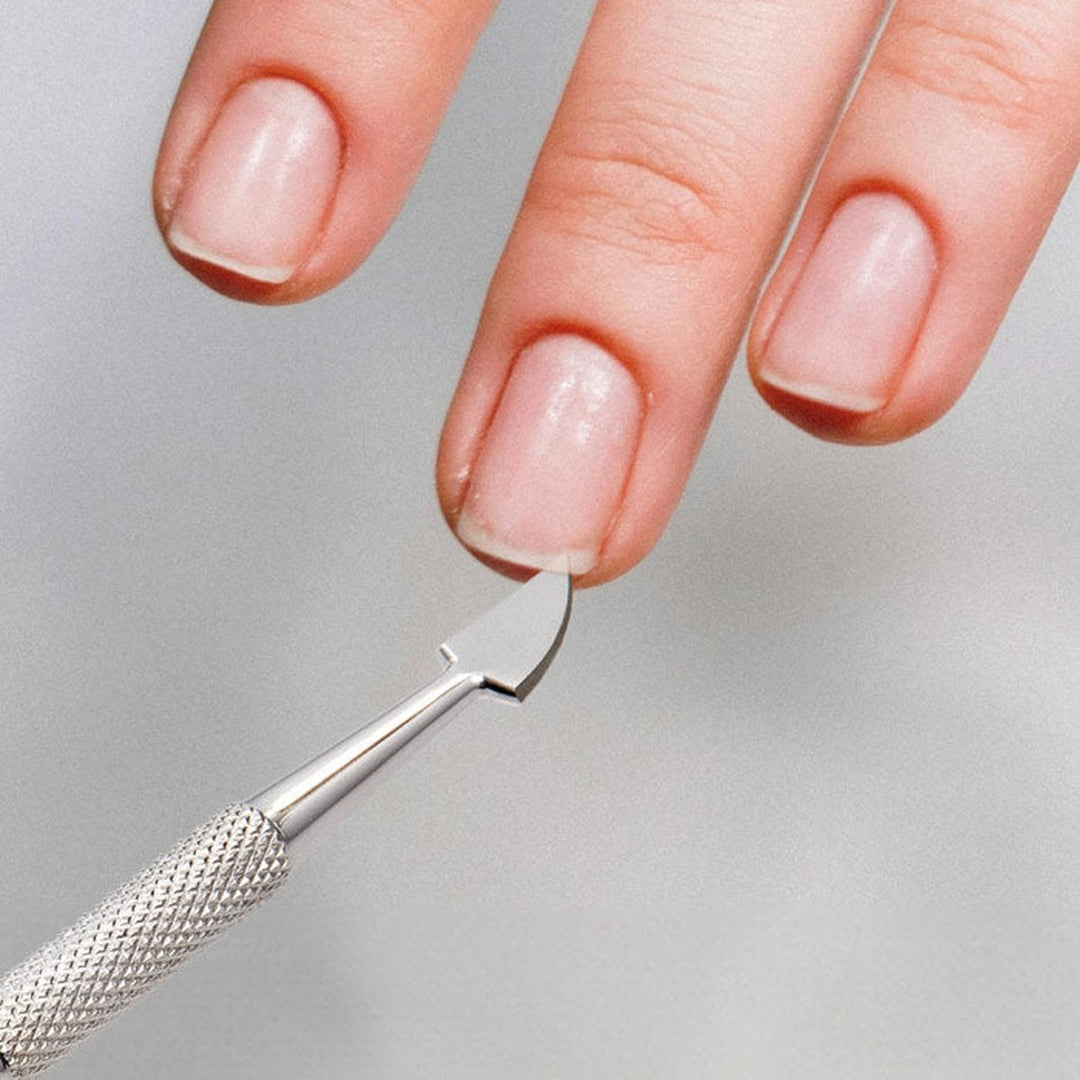 NGHIA S-514 cuticle pusher in use