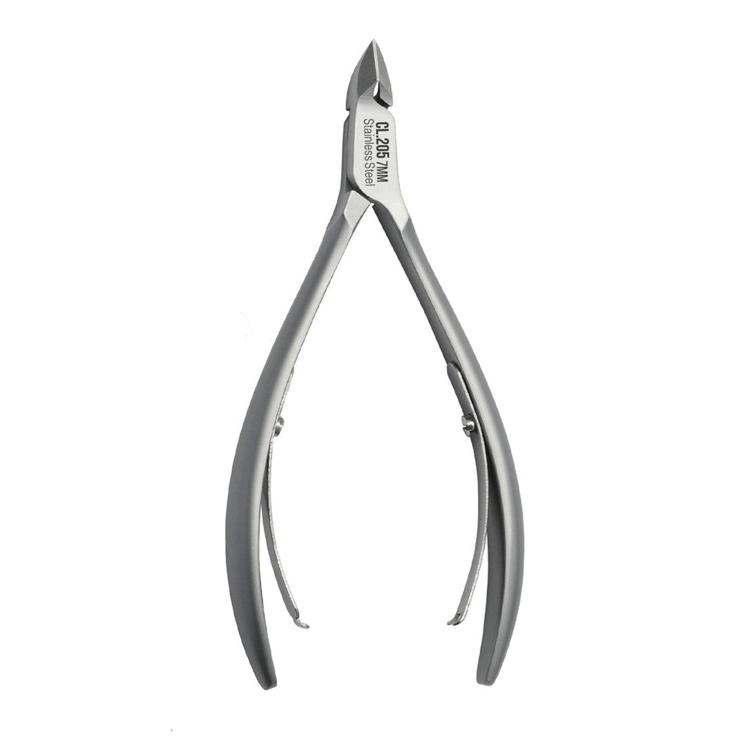 NGHIA CL-205 cuticle nipper in use