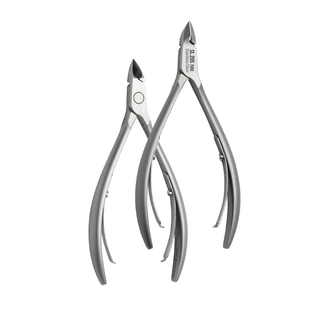 NGHIA CL-205 cuticle nipper in use