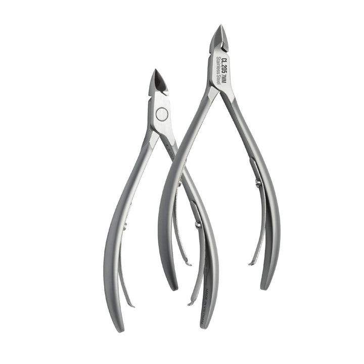 NGHIA CL-205 cuticle nipper in use