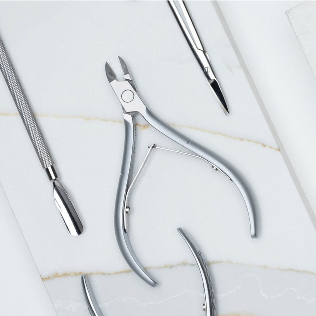 NGHIA D-03 cuticle nipper in use
