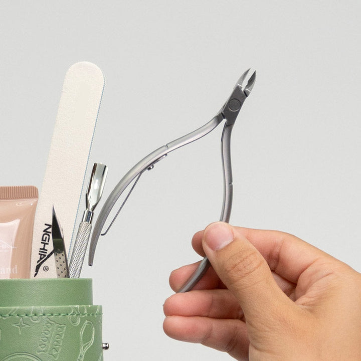 NGHIA D-06 cuticle nipper in use