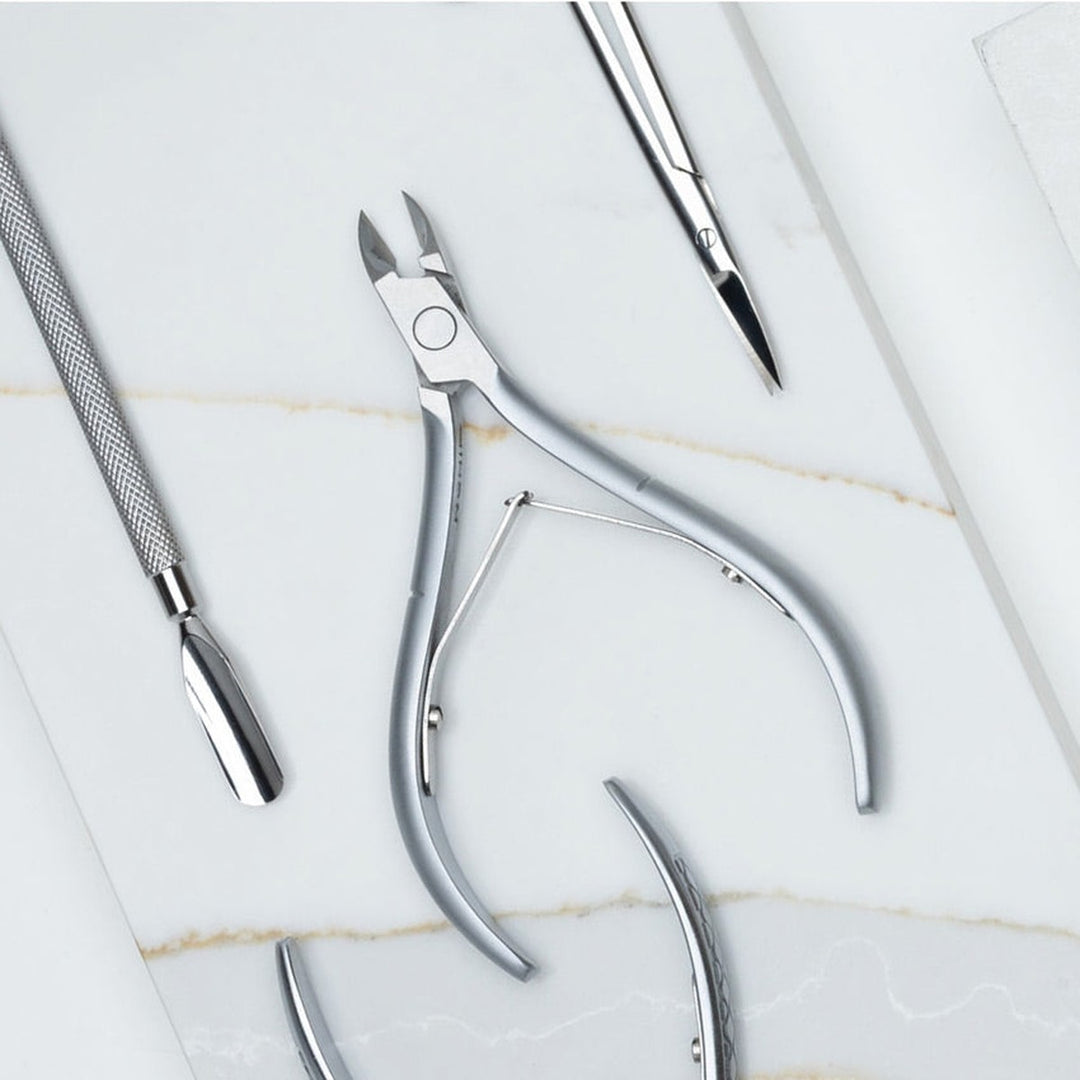 NGHIA D-07 cuticle nipper in use