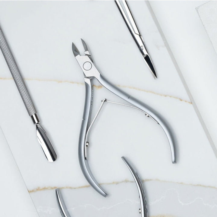 NGHIA D-07 cuticle nipper in use
