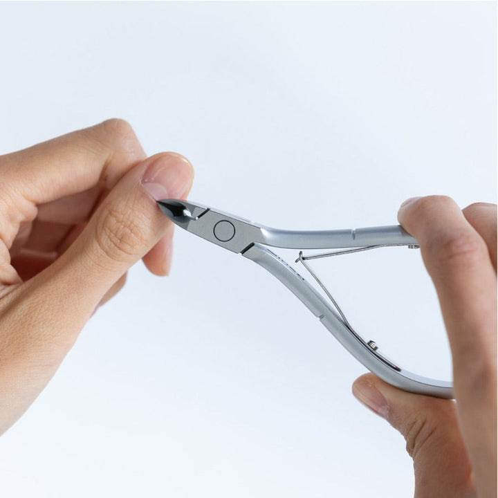 NGHIA D-07 cuticle nipper in use