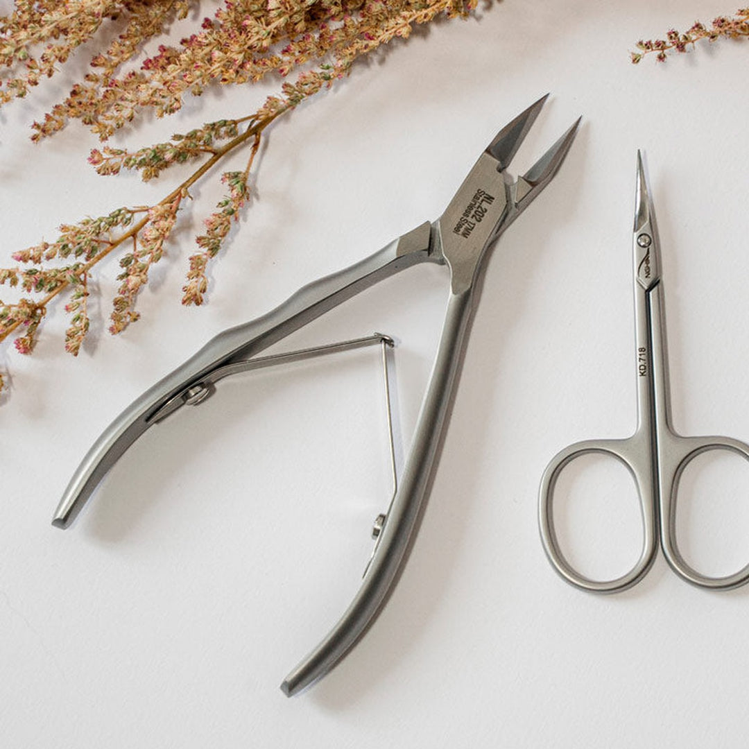 NGHIA NL-202 nail nipper in use