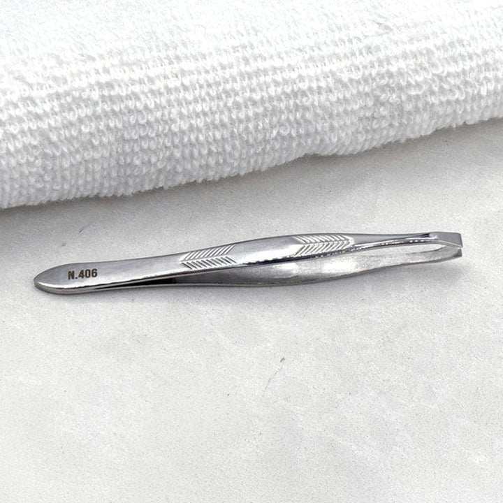 NGHIA N-406 tweezer in use