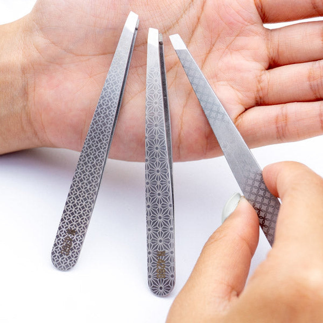 NGHIA N-426C tweezer in use